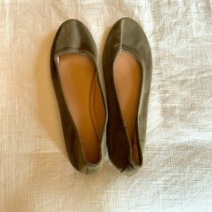 Universal thread size 10 ballet flats